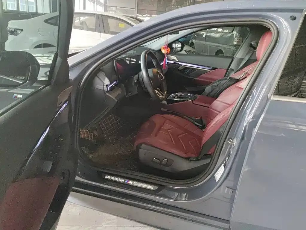 BMW 5 Series 2024 из CN, фото 8