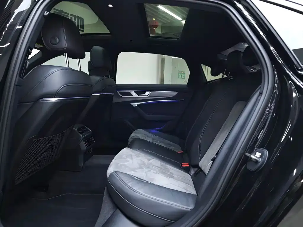 Audi A6L 2024 из CN, фото 8