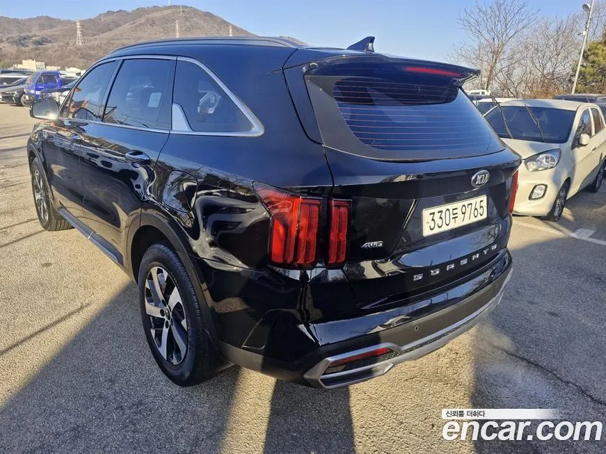 Kia Sorento — фото 6