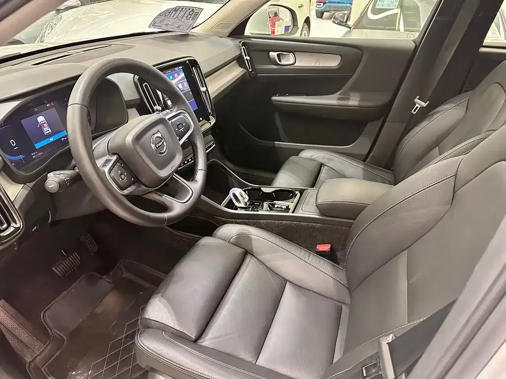 Volvo XC40 2024 из CN, фото 3