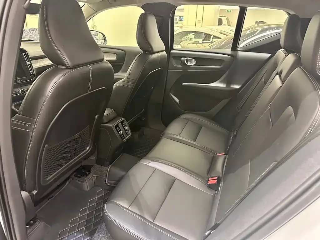Volvo XC40 2024 из CN, фото 4