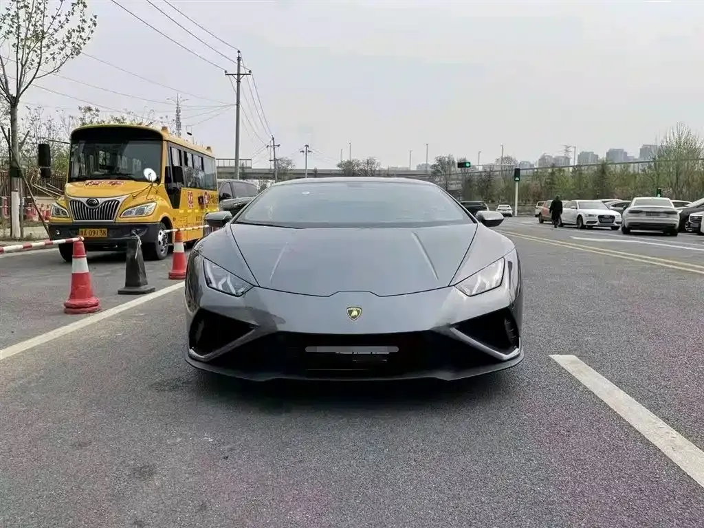 Lamborghini Huracan — фото 1