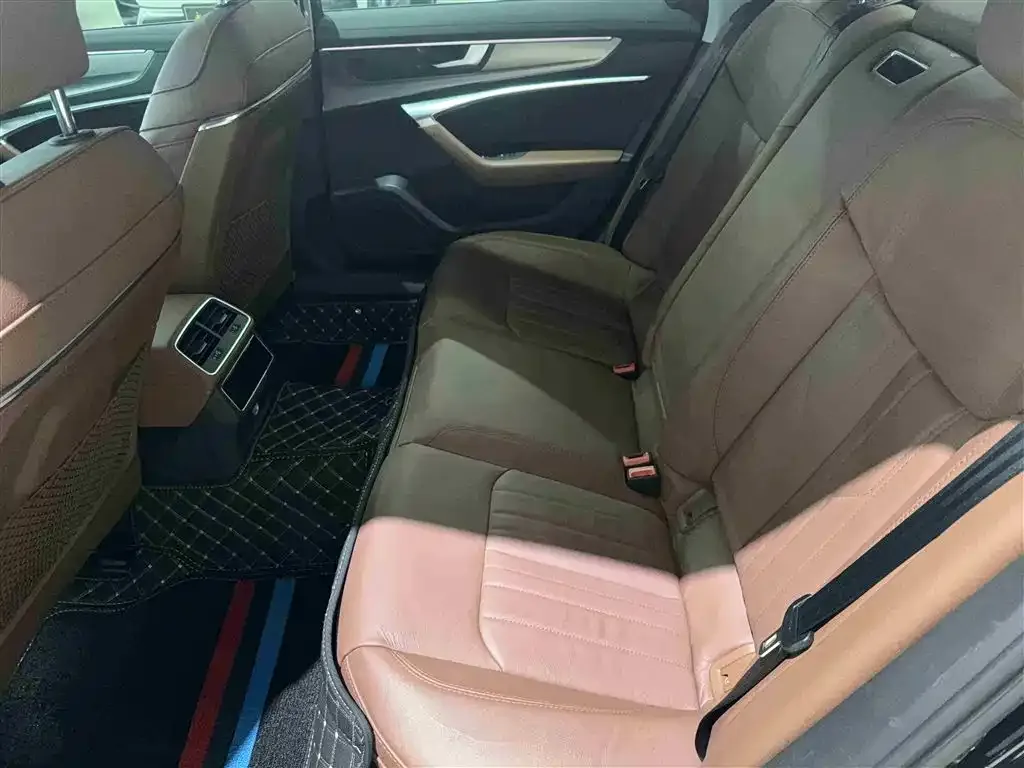 Audi A6L 2021 из CN, фото 2