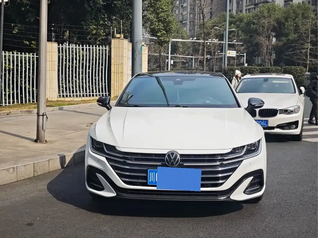 Volkswagen CC 2023 из CN, фото 2