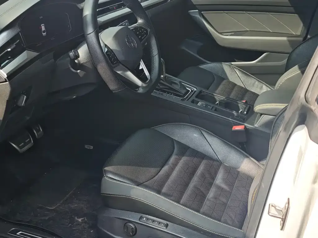 Volkswagen CC 2023 из CN, фото 3