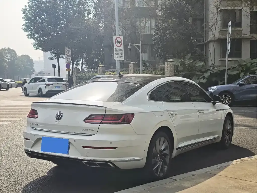 Volkswagen CC 2023 из CN, фото 4