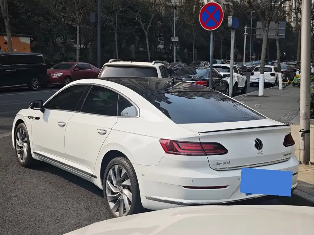 Volkswagen CC 2023 из CN, фото 8