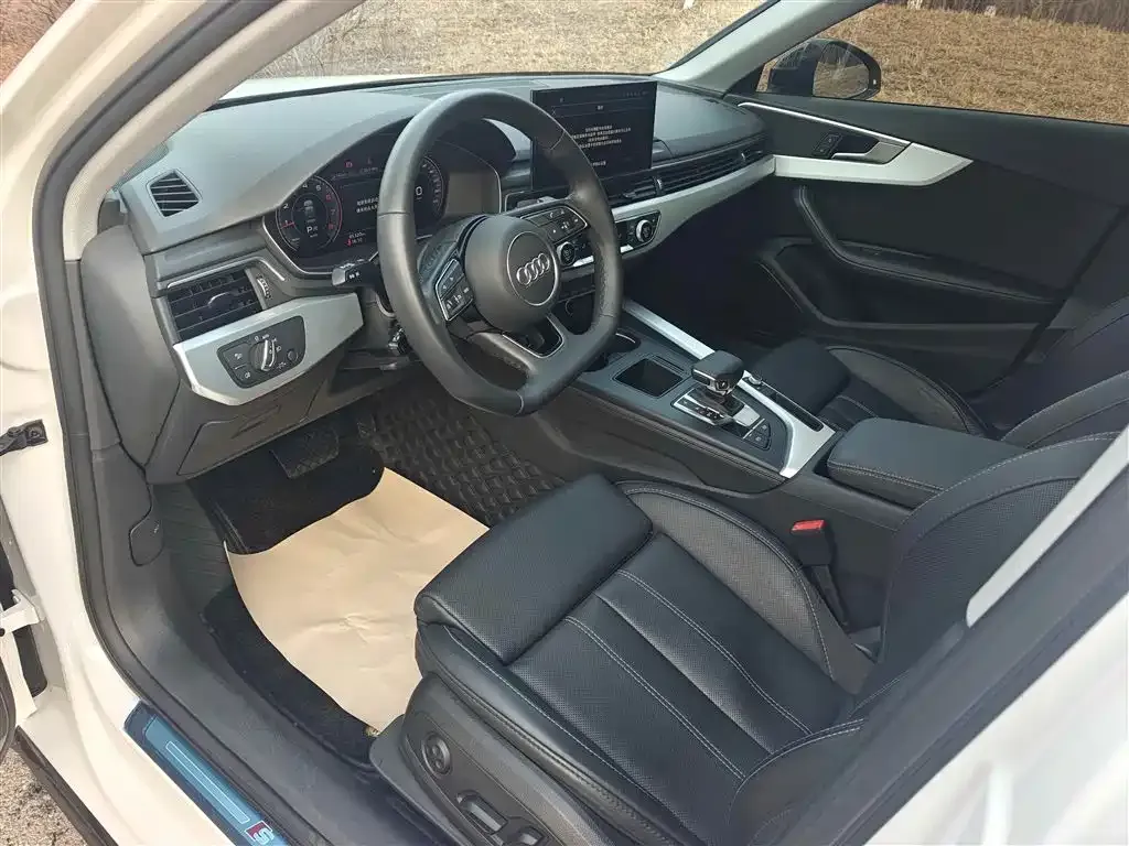 Audi A4L 2022 из CN, фото 4