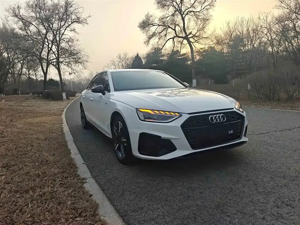 Audi A4L 2022 из CN, фото 2