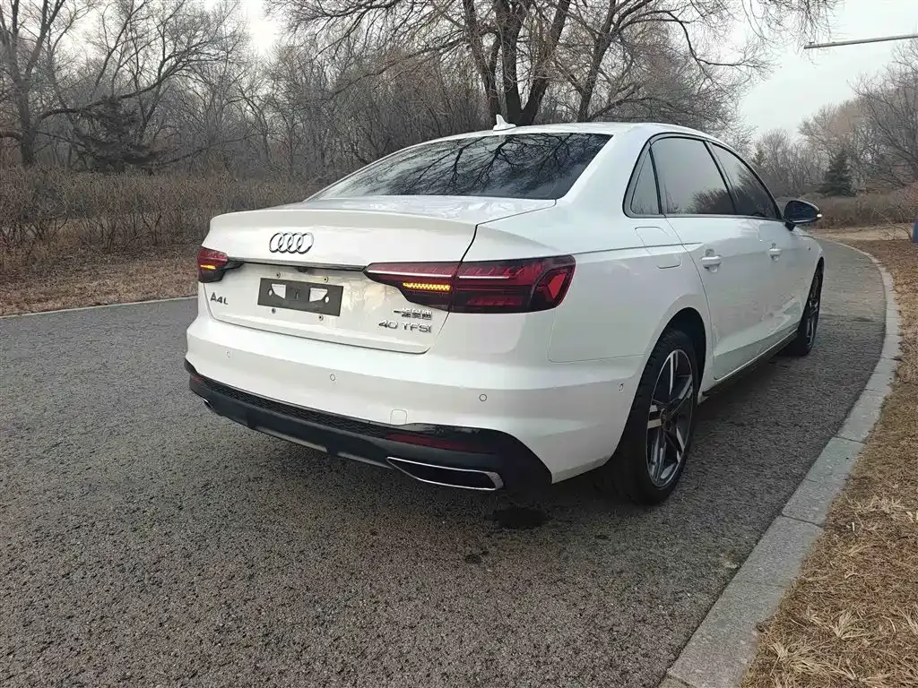 Audi A4L 2022 из CN, фото 9