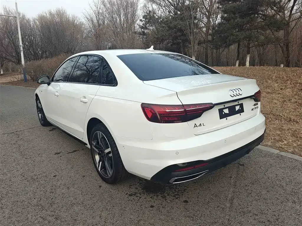 Audi A4L 2022 из CN, фото 3