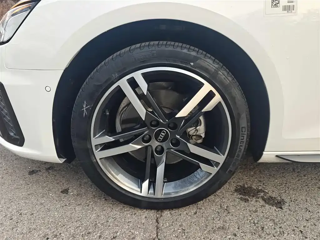 Audi A4L 2022 из CN, фото 8