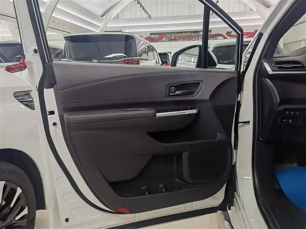 Toyota Granvia 2025 из CN, фото 7