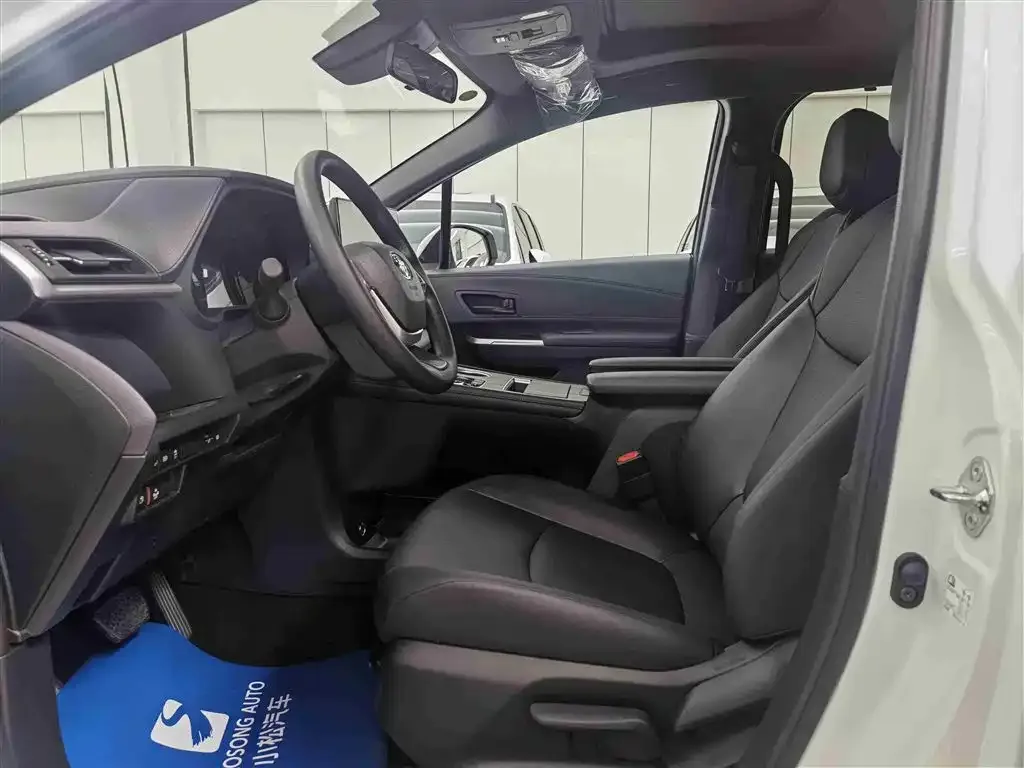 Toyota Granvia 2025 из CN, фото 9