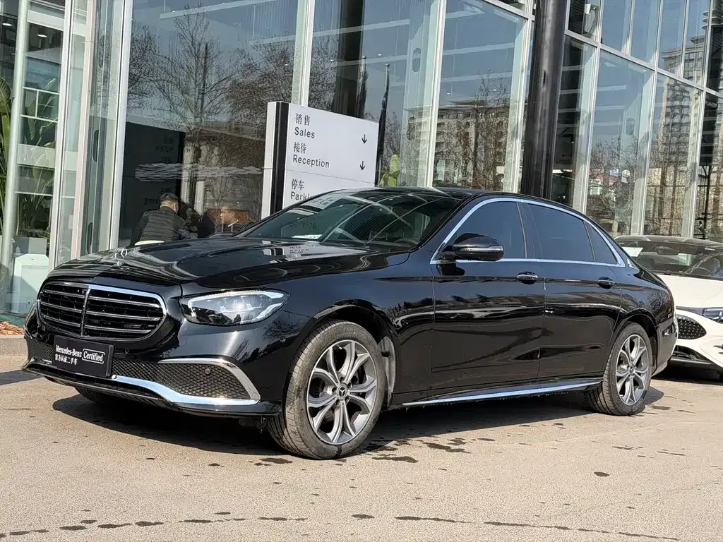 Mercedes-Benz E-Class — фото 1