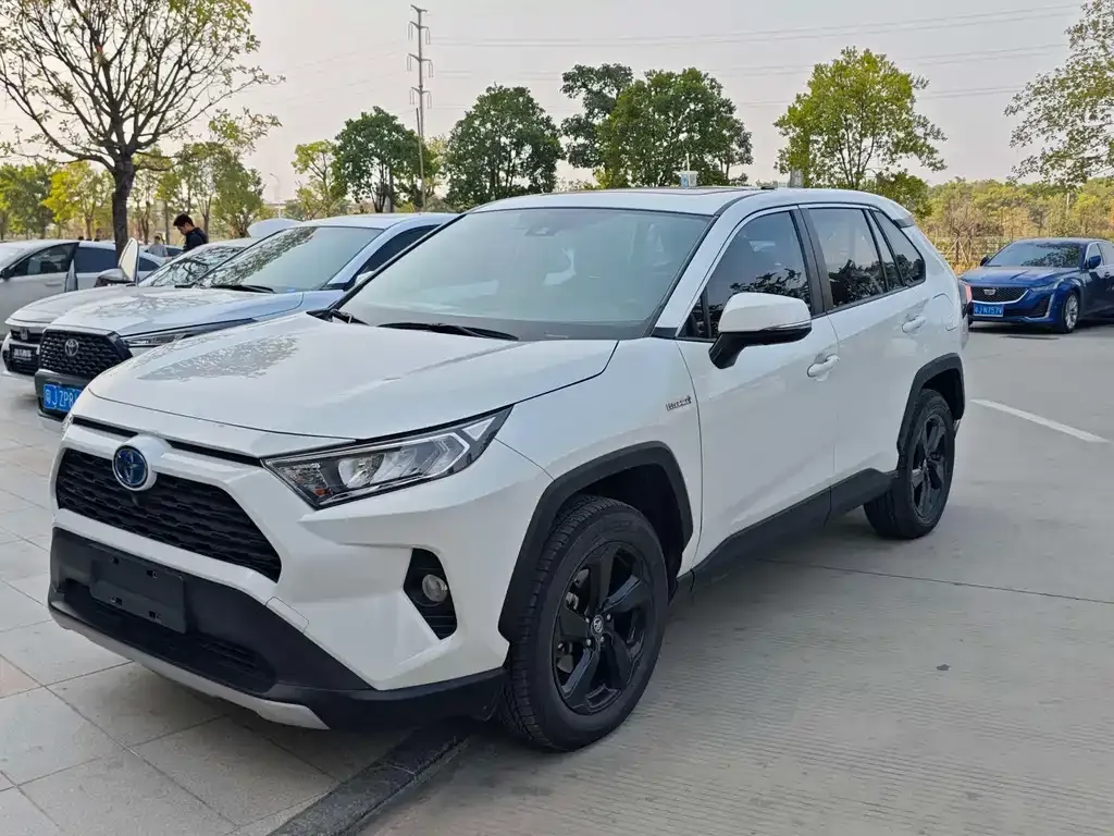 Toyota RAV4 2022 из CN, фото 1