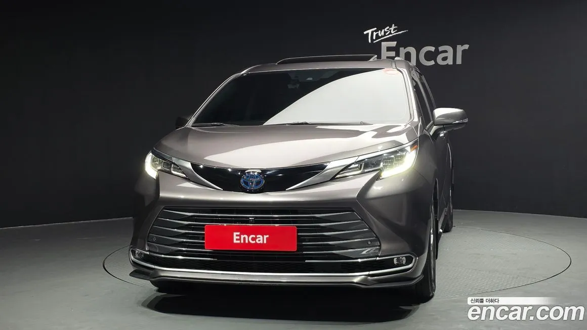 Toyota Sienna 2023 из KR, фото 2