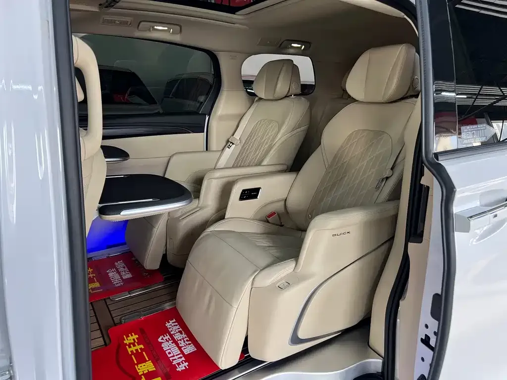 Buick GL8 2021 из CN, фото 2