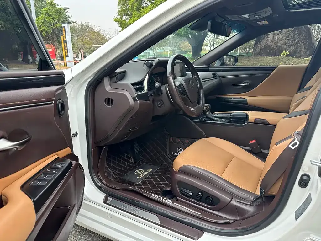 Lexus ES 2021 из CN, фото 2