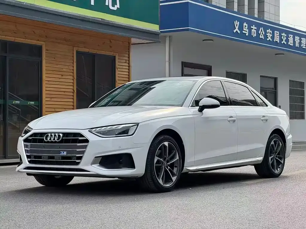Audi A4L 2022 из CN, фото 1