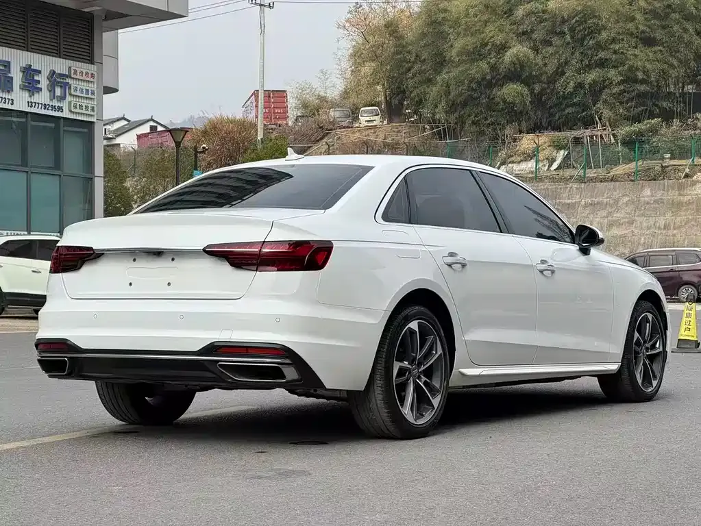 Audi A4L 2022 из CN, фото 8