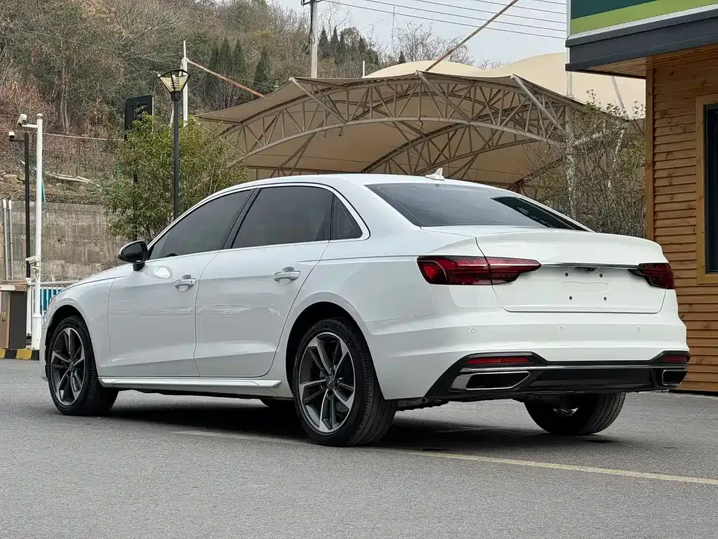 Audi A4L 2022 из CN, фото 9