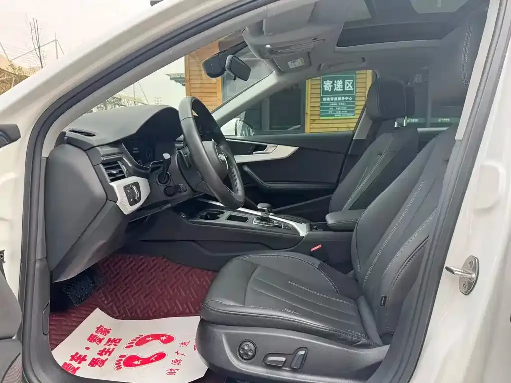 Audi A4L 2022 из CN, фото 2