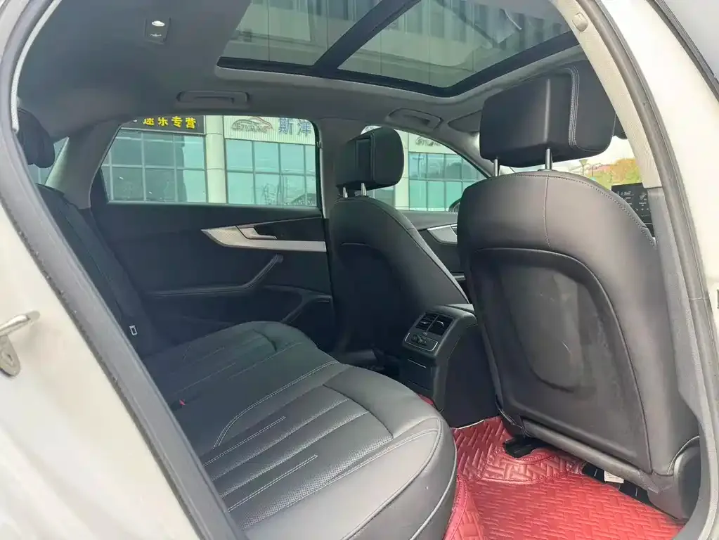 Audi A4L 2022 из CN, фото 3