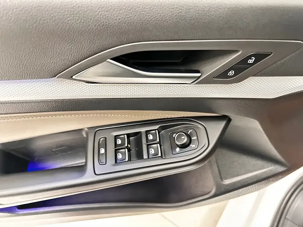 Volkswagen Golf 2022 из CN, фото 4
