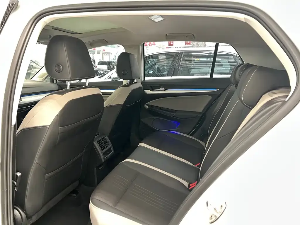Volkswagen Golf 2022 из CN, фото 8