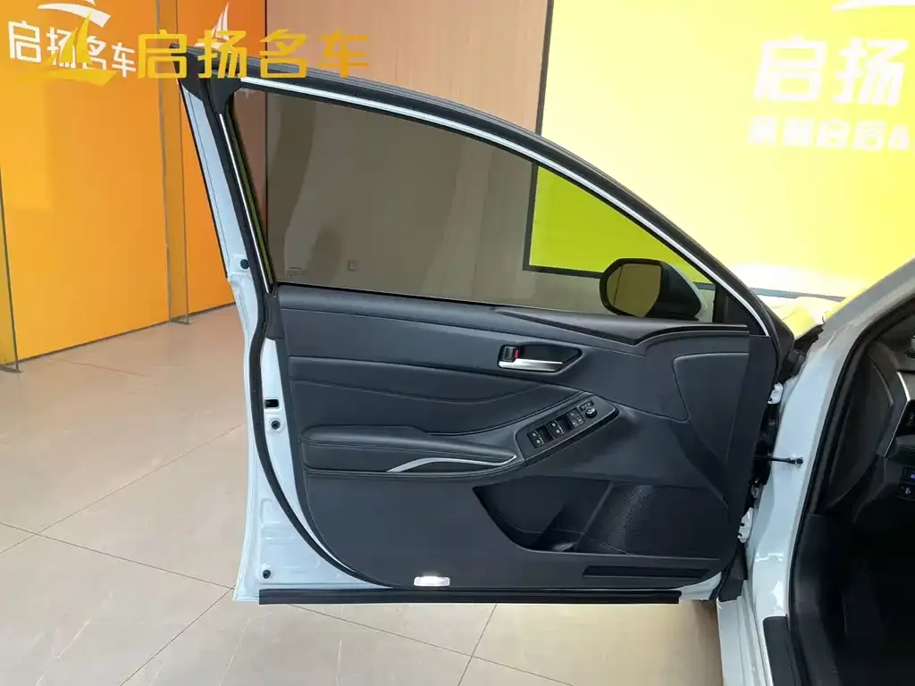 Toyota Avalon 2023 из CN, фото 3
