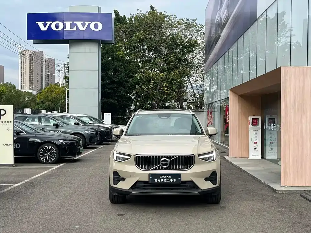 Volvo XC40 — фото 7