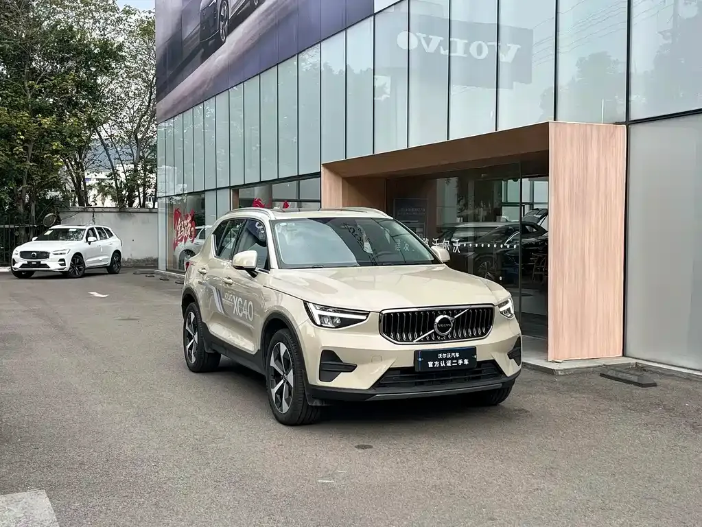 Volvo XC40 — фото 3