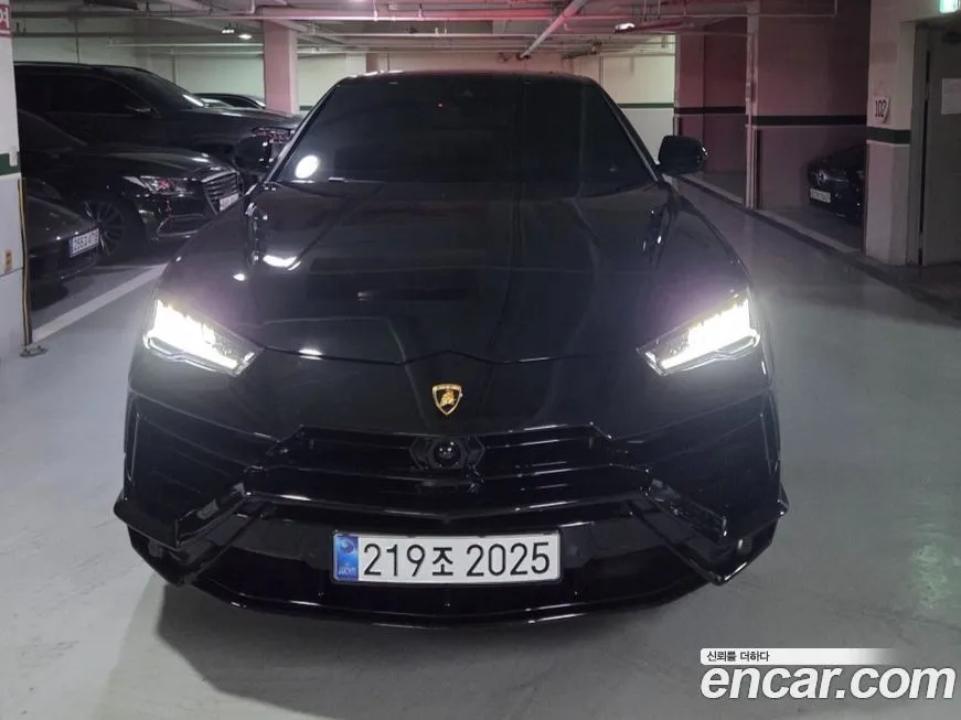 Lamborghini Urus — фото 1