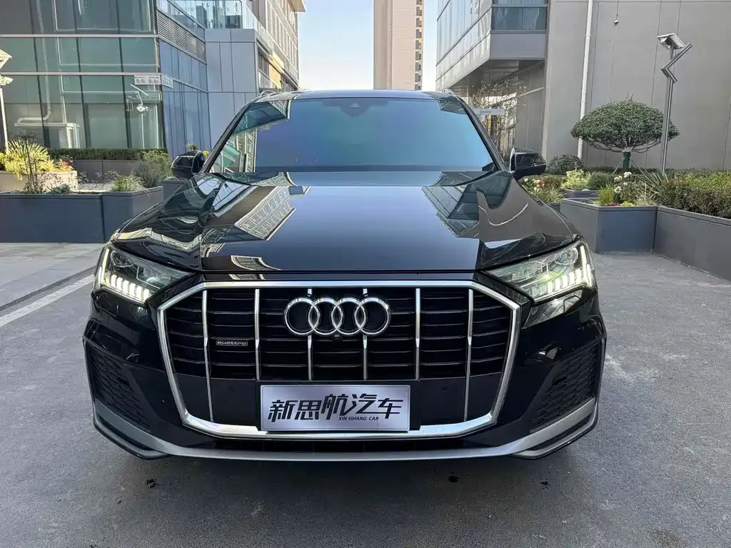 Audi Q7 2024 из CN, фото 2