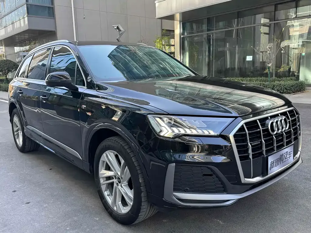 Audi Q7 2024 из CN, фото 5