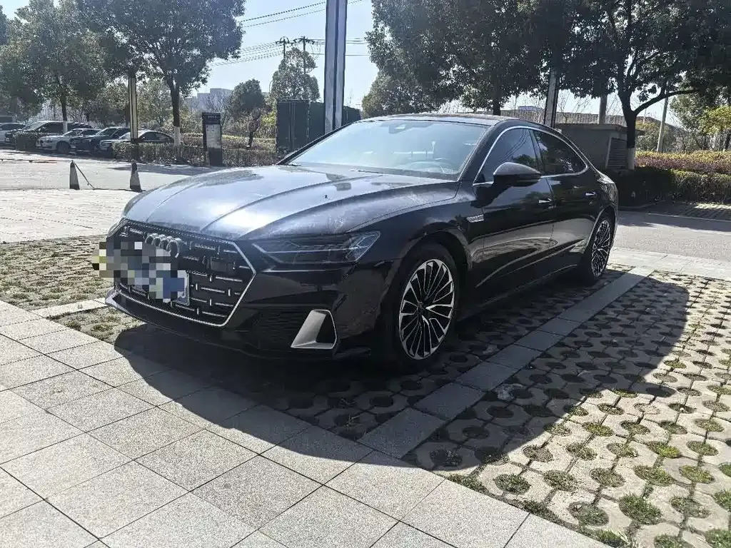 Audi A7L — фото 1