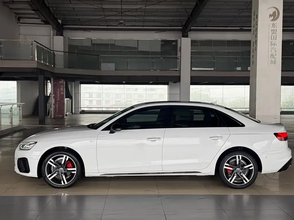 Audi A4L 2021 из CN, фото 6
