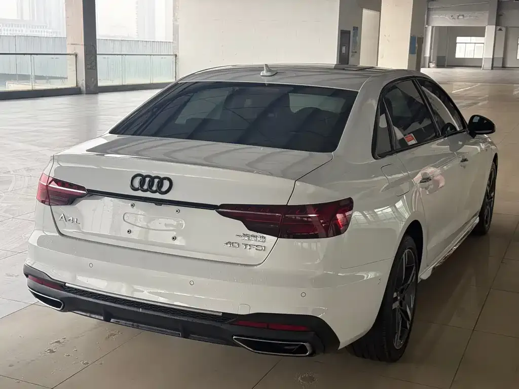 Audi A4L 2021 из CN, фото 4