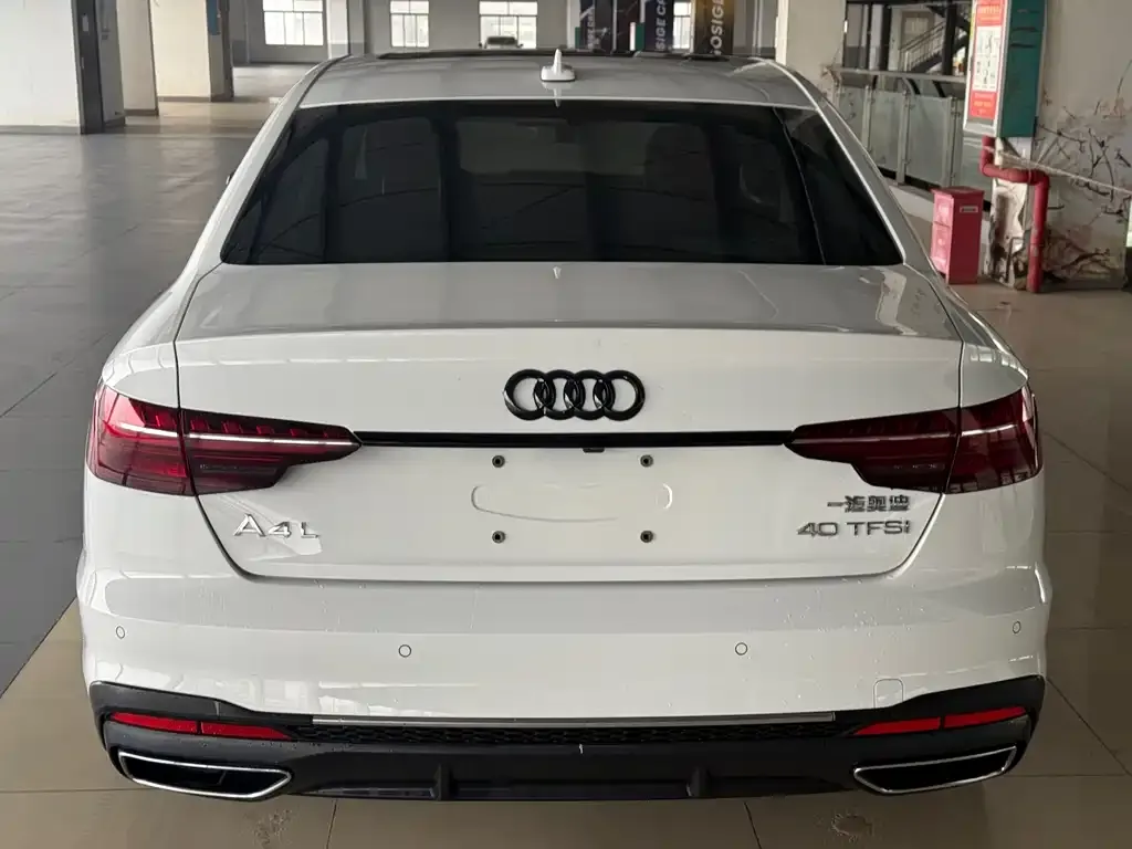 Audi A4L 2021 из CN, фото 9