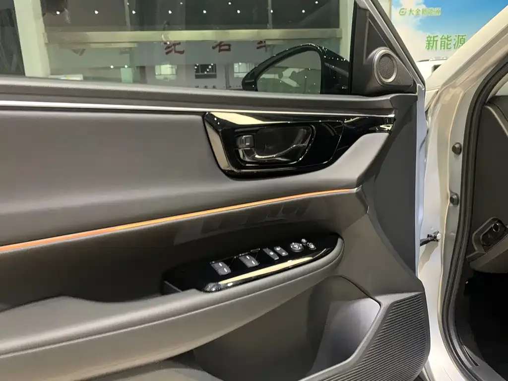 Honda e:NP2 2024 из CN, фото 4
