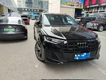 Audi Q7 2023 из CN, фото 2