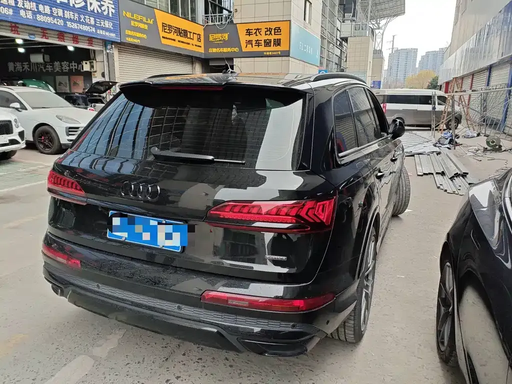 Audi Q7 2023 из CN, фото 5