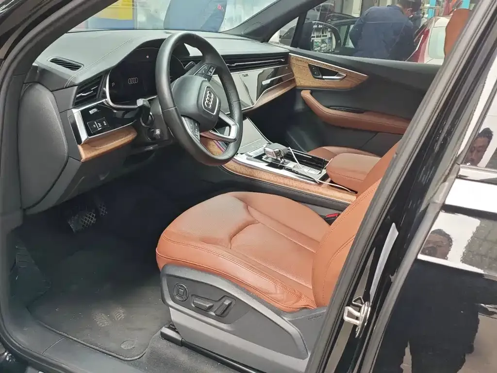 Audi Q7 2023 из CN, фото 4