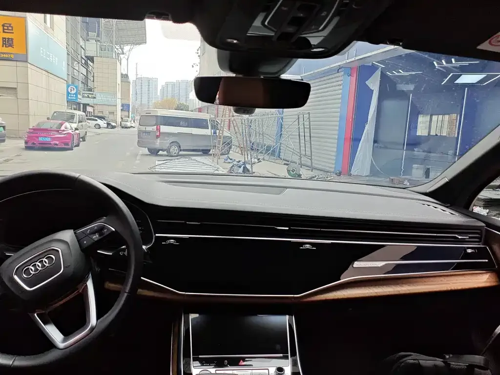 Audi Q7 2023 из CN, фото 7
