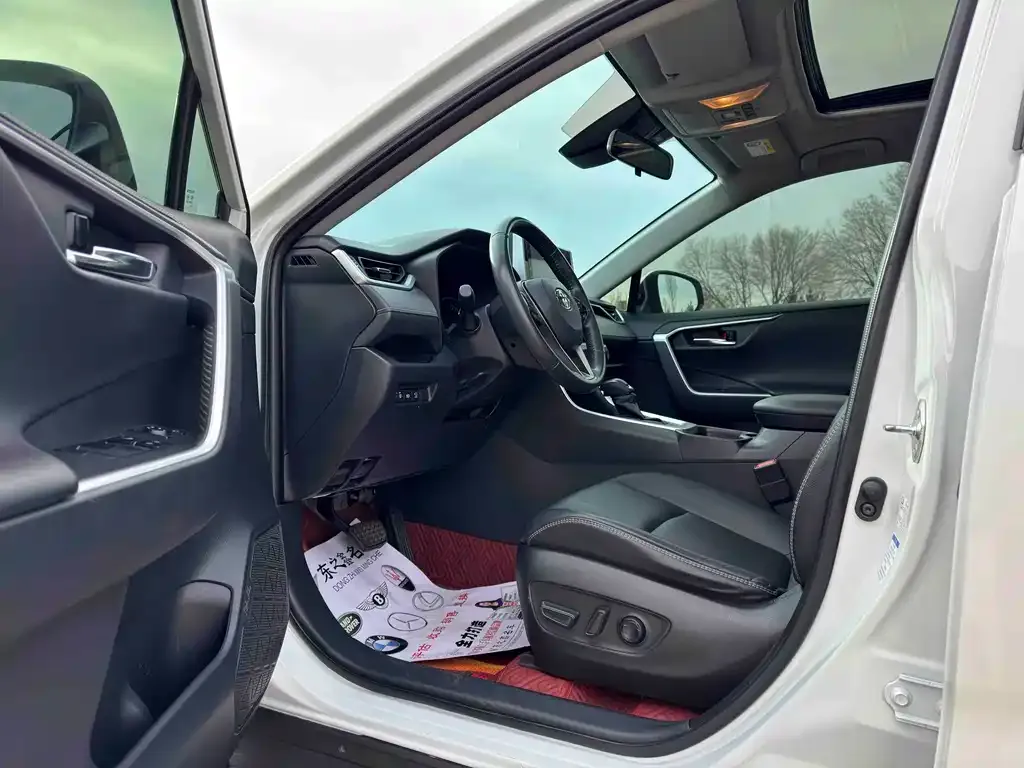 Toyota RAV4 2021 из CN, фото 10