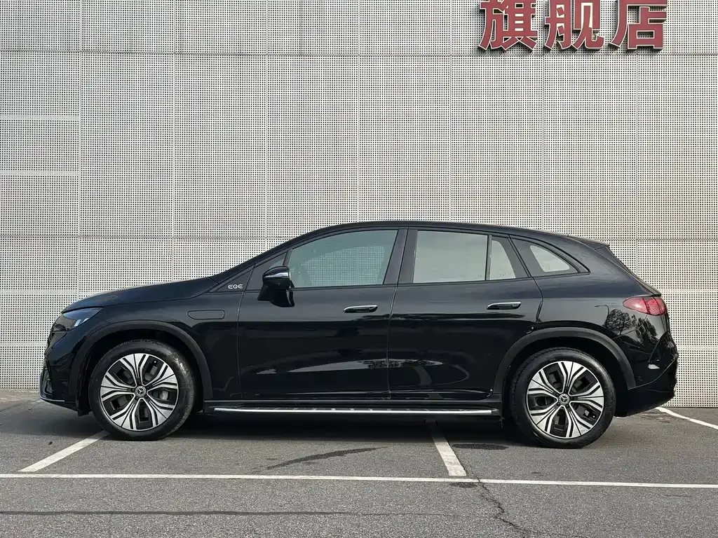 Mercedes-Benz EQE SUV — фото 7