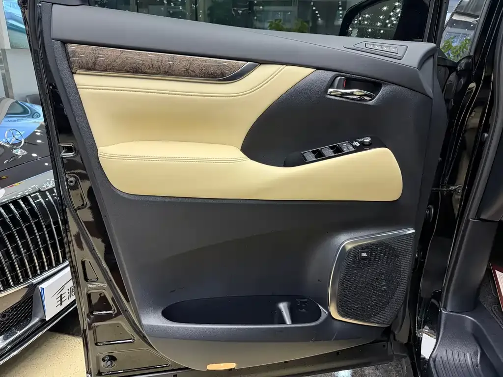 Toyota Alphard 2023 из CN, фото 10