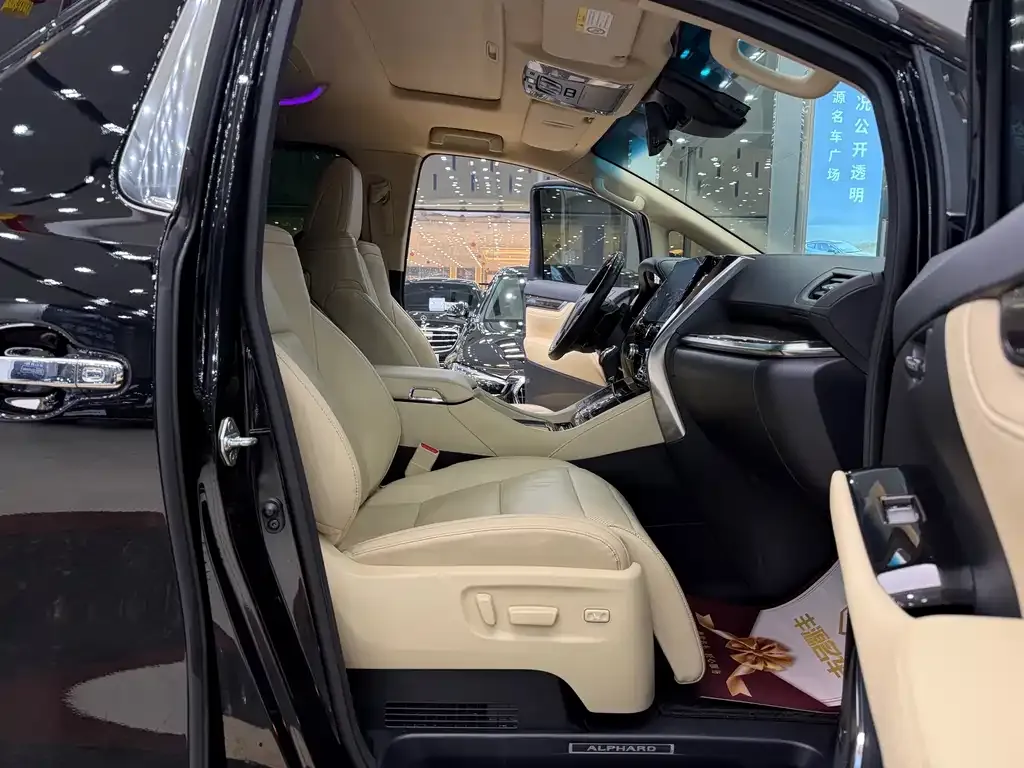 Toyota Alphard 2023 из CN, фото 9