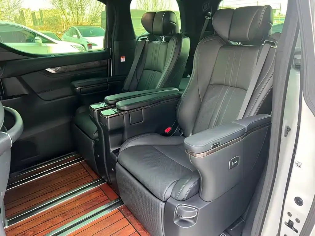Toyota Vellfire 2022 из CN, фото 5